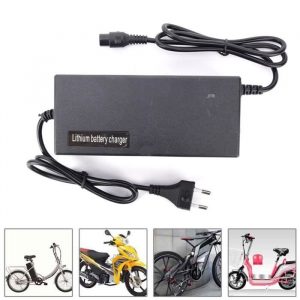 60V 12AH Chargeur de batterie de scooter en plastique universel portable pour scooter électrique vélo DC67.2V