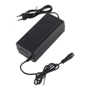 FAR 60V 12AH Chargeur de batterie de scooter en plastique universel portable pour scooter électrique vélo DC67.2V